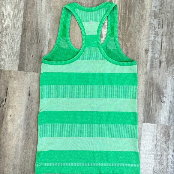 Lululemon - Picture 2 of 2